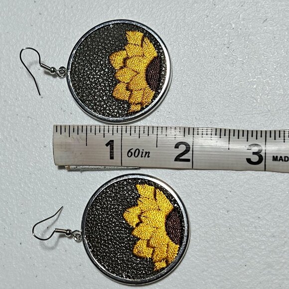 Boho Retro Sunflower Embroidered Leather Drop Earrings Silver Tone Frame 60s 70s - Picture 4 of 4